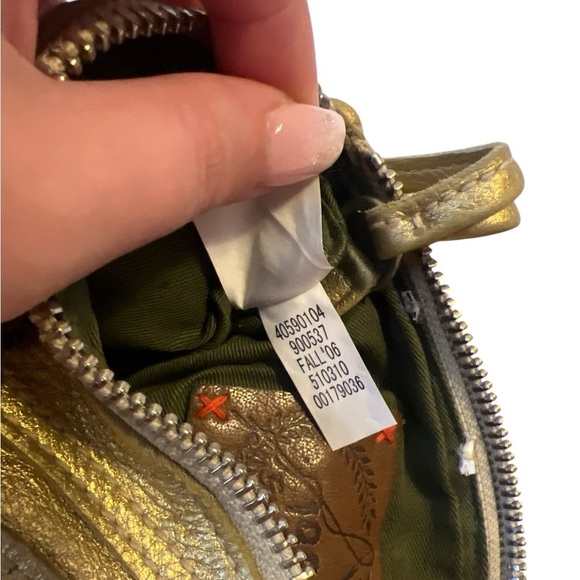 Gap 1969 Vintage Y2K Gold Metallic Leather Butterfly Applique Wristlet Purse - Picture 4 of 7